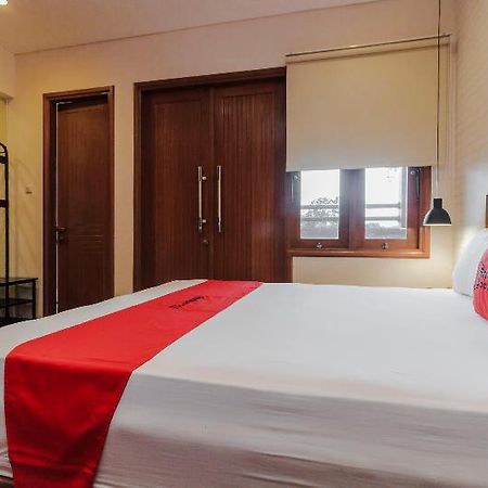Reddoorz Plus @ Cbd Bintaro South Tangerang Eksteriør bilde